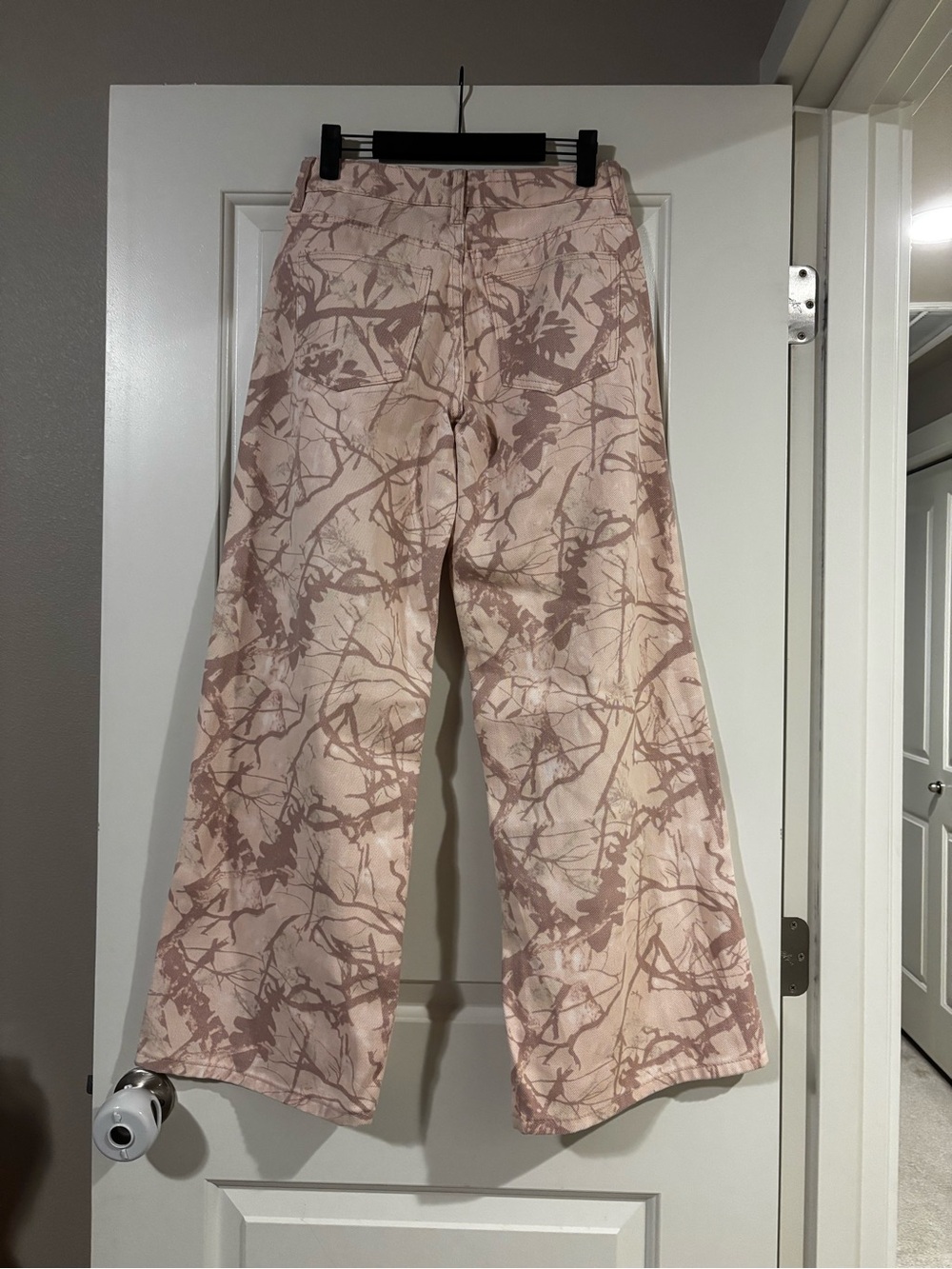 Cali 1850 Women's Pink Camouflage-Print Wide Leg Jeans - Picture 4 of 4